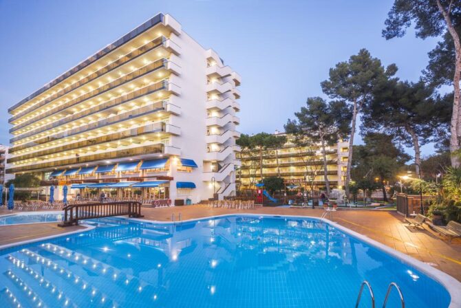 Отель Marinada в Салоу