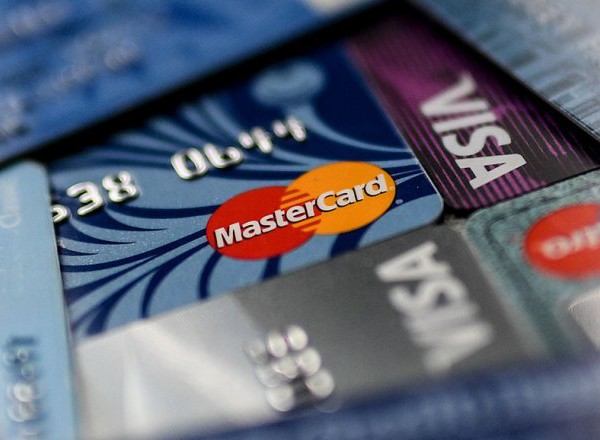 Оформить зарубежную банковскую карту без доверенности