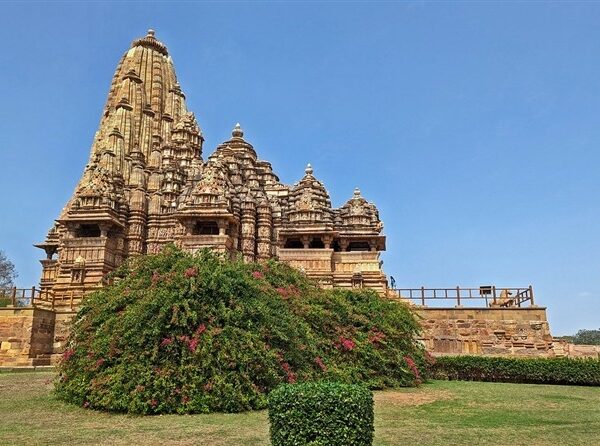 Кандария Махадева (Kandariya Mahadeva Temple) - Достопримечательности Кхаджурахо - что посмотреть за 1 день самостоятельно